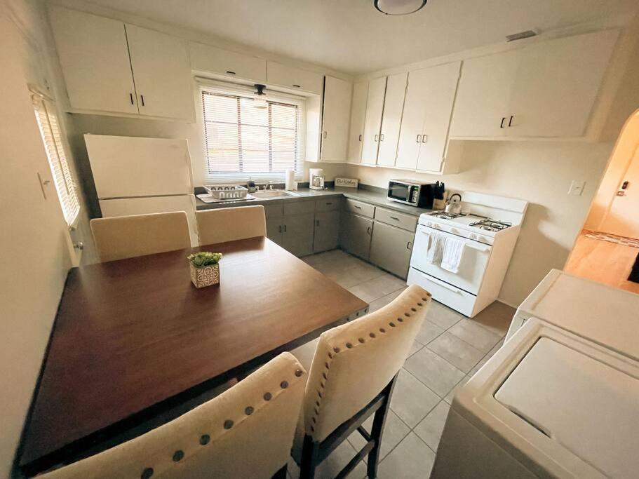 Вілла Pet Friendly! Private Casita In Nob Hill Альбукерке Екстер'єр фото