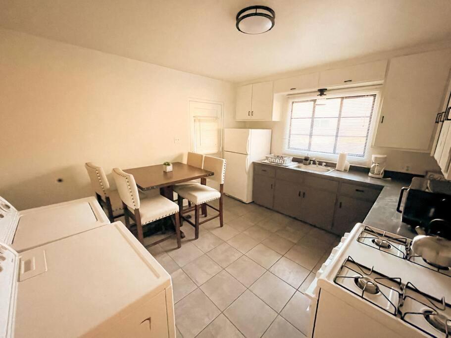 Вілла Pet Friendly! Private Casita In Nob Hill Альбукерке Екстер'єр фото