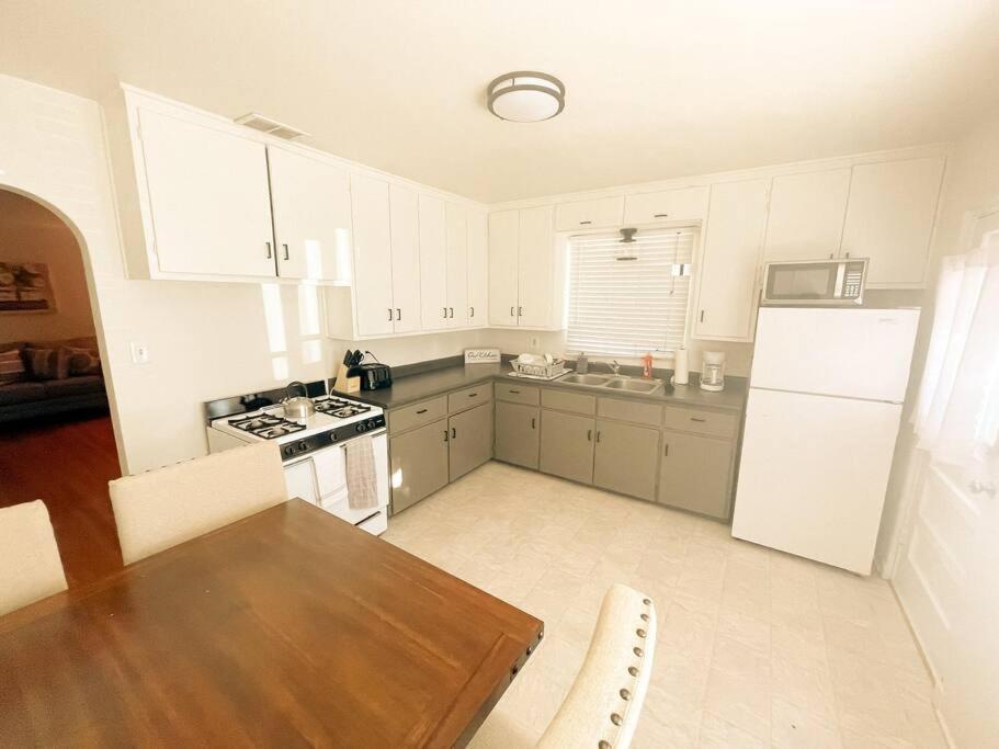 Вілла Pet Friendly! Private Casita In Nob Hill Альбукерке Екстер'єр фото